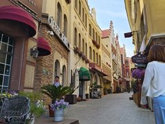 -鲁邦国际风情街(麦世达韩国精品百货店)