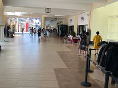 -王府井奥莱临潼小镇(临潼店)