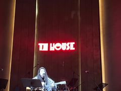 -TZ House音乐现场(来福士中心店)