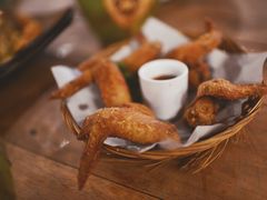 炸鸡翅-Naughty Nuri’s Phuket
