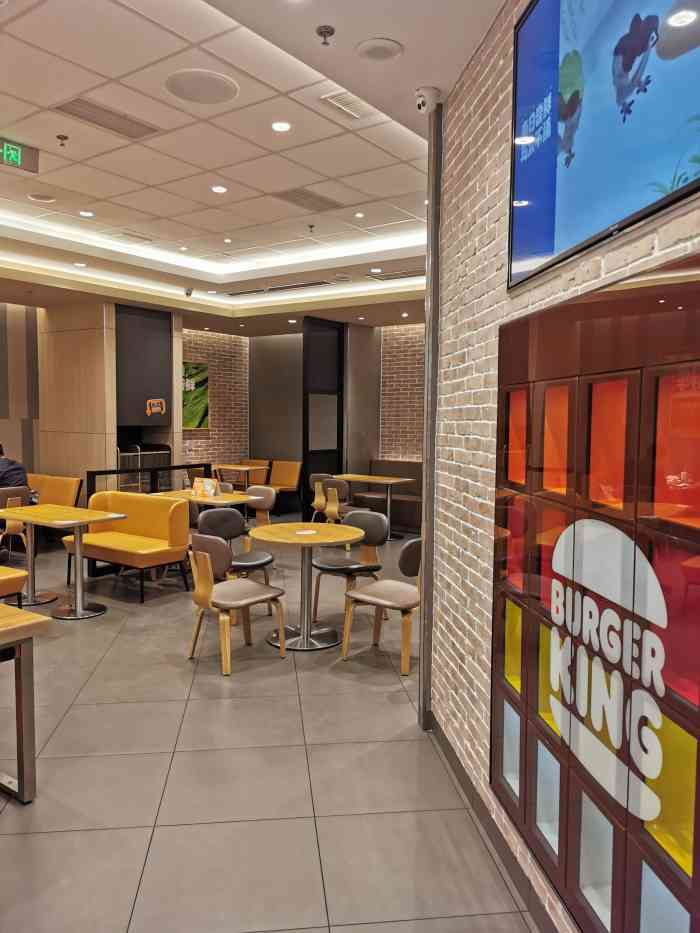 汉堡王(吾悦广场店)-"汉堡王位于吾悦广场一楼非常好找的地方 从.