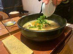 -银米·云南传统过桥米线(双廊黑金冠店)