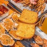 位于东明广场内 炫一口热气腾腾的美食 这一口