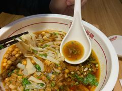 招牌红烧牛肉米粉-呷佬·长沙手工米粉(金沙江路店)