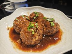 鸭蛋黄狮子头-梅飞酒家(桑园路店)