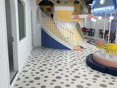 -蓝鲸奇亲子游泳俱乐部