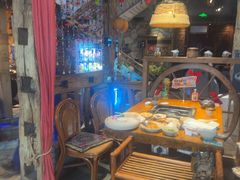 -老牌坊云南鱼豆花火锅(爱建店)