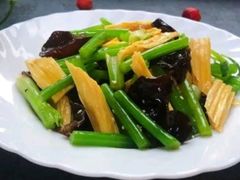 芹菜拌腐竹-三居鲁味坊黄焖鸡(山大路店)