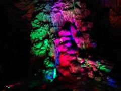 云水洞里的石柱-上方山云水洞