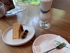 -Chom Cafe and Restaurant