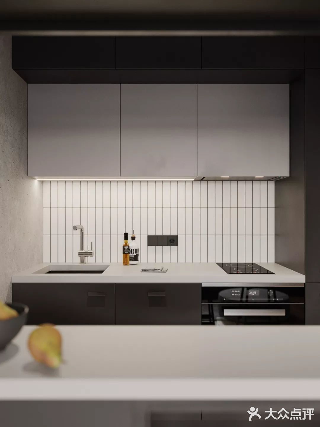 由于户型限制，厨房卫生间这边几乎无采光，设计师将卧室