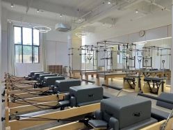 -亚太瑜伽普拉提学院