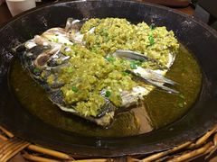 -阿瓦山寨·湘菜现炒·剁椒鱼头王(咸阳总店)