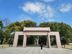 -龙华烈士纪念馆-停车场