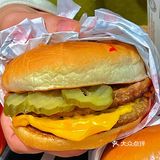 探店｜好吃欸！肯德基这个赔钱汉堡太好吃惹！
