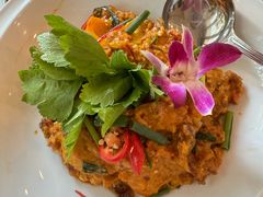 -Chom Cafe and Restaurant