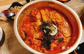 Spicy Ramen and Rice Cake