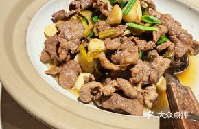 Clay Stove Sour Cabbage Stir-Fried Yellow Ox Tenderloin