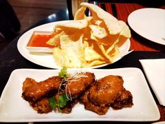甜辣鸡翅佐以辣蒜汁-WOLFGANG PUCK KITCHEN & BAR(迪士尼小镇店)