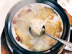 土茯苓鸽子汤-一煲鸽
