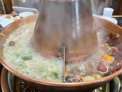 -果松木炭酸菜铜火锅·外婆参鸡汤