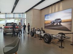 -理想汽车(世纪汇店)