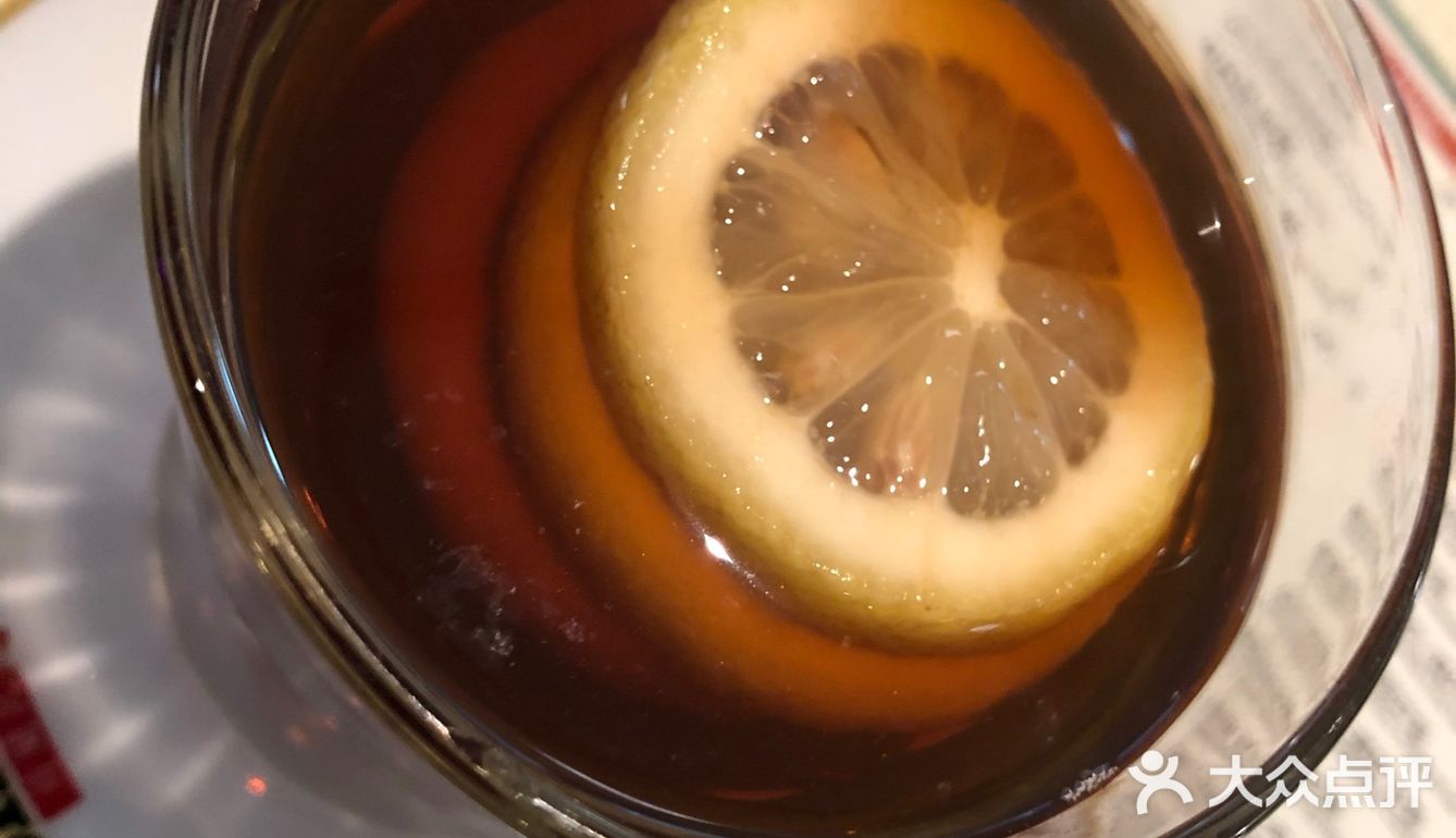 当然是好吃。「柠檬红茶」热、走糖，略酸、略涩，还算好喝