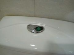 设施陈旧&nbsp;损坏的马桶-介休云峰墅苑