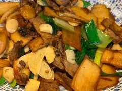 -云海肴·汽锅鸡·云南菜(天山百盛优客店)