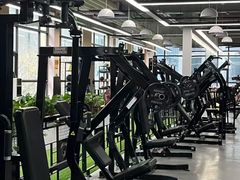 -岩顶健身(玄武店)