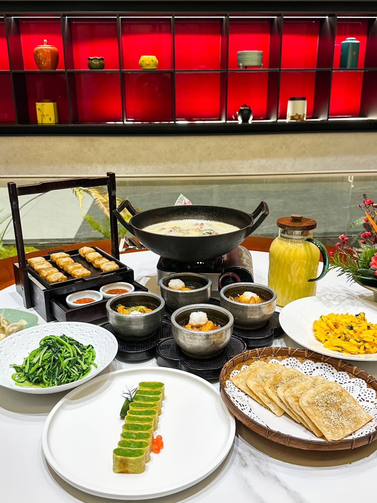 n
不需要远行也能品味到舌尖上的徽州风味喔
这家晏徽宴可谓是