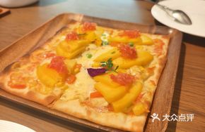 Yang Zhi Ganlu Crispy Pizza