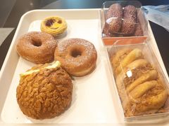 甜甜圈面包-可颂坊(中心书城店)