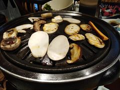 -明洞阿姨·韩式酱蟹烤肉·创意料理(三元桥店)