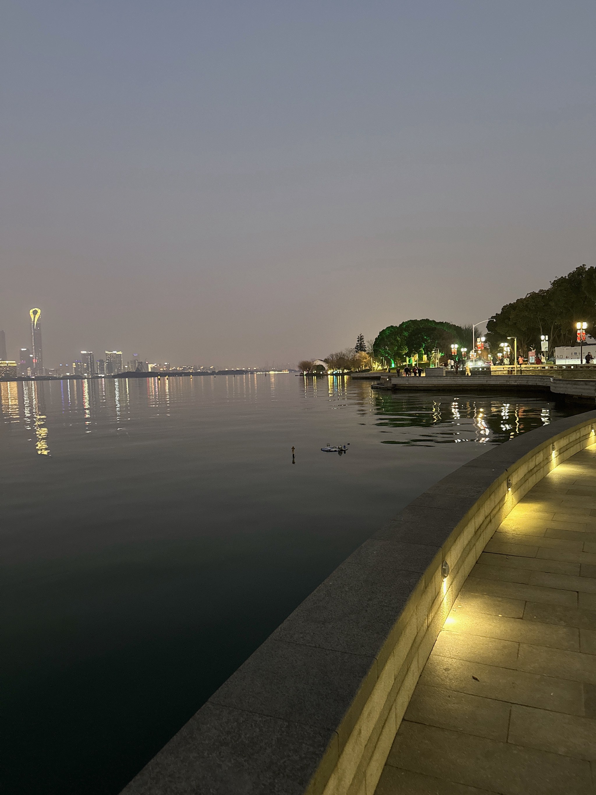 金鸡湖步道夜景图片