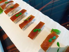 手剪鲟鱼籽酱化皮猪-运·中餐厅(成都华尔道夫酒店)