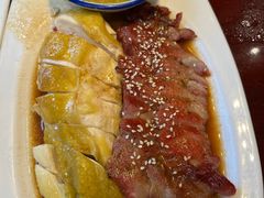 白斩鸡拼叉烧肉-阳光茶餐