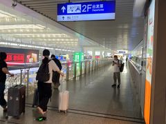 -麦当劳(上海虹桥站30B检票口楼上)
