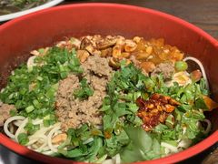 -爆炸头阿姨小四川正宗川味小吃(无任何分店)