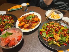 -曼听小寨海鲜烧烤·大连辣炒大王(盖州街店)