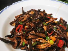 小炒鹿茸菌-隆源山寨土菜馆