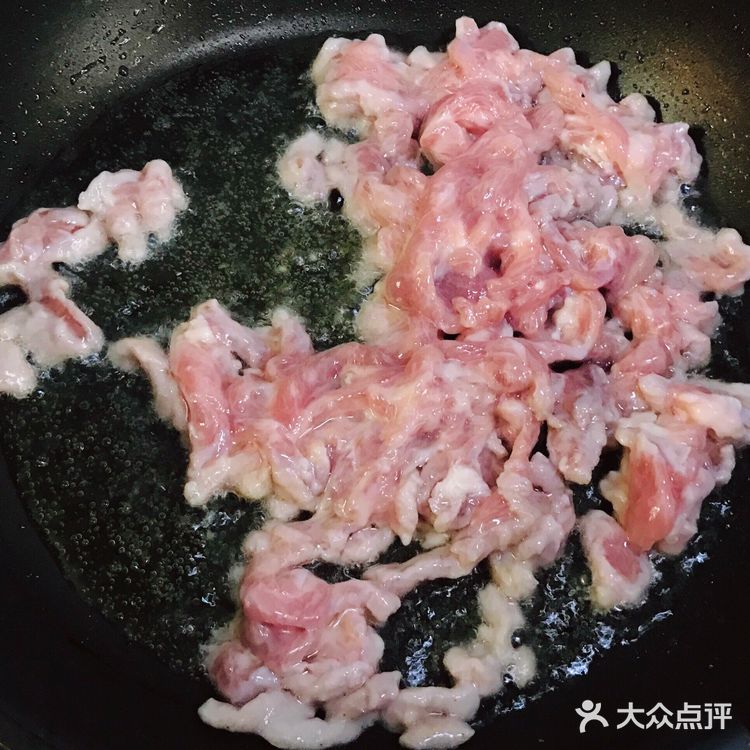 我家年菜之蒜苔炒肉，美味可口颜值高！