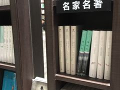 -钟书阁(群光广场店)