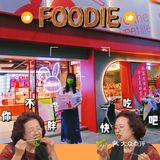 荧光主题甜品店，你见过吗[爱心][爱心][爱心]