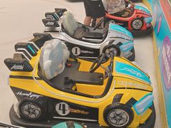 -冰纷万象滑冰场(二七万象城店)