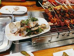 -哈尔滨小酒馆·鲜肉现穿自助烧烤(康新花园店)