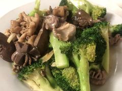 西兰花炒鸡杂-醉贤居