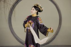 点击看大图 -盘子女人坊古装写真摄影(南京总店)