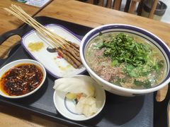 -云阿蛮云南生烫牛肉米线(奉贤路店)