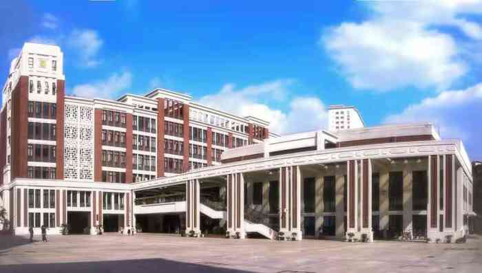 曹杨第二中学-"这两天晚上都带宝宝到曹阳二中操场散步 我.